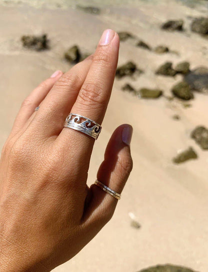 Wearing KI ELE Lanikai Waves Ring
