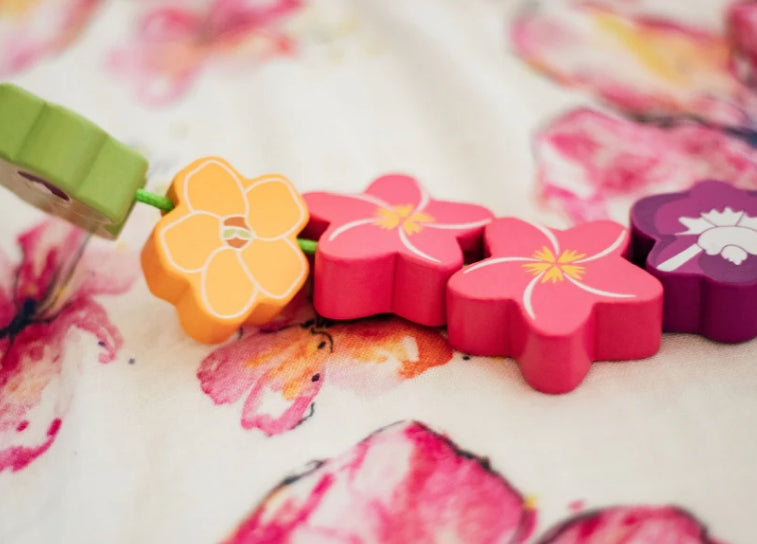 Keiki Kaukau My Lei Pua Wooden Bead Threading Set (zoom in)