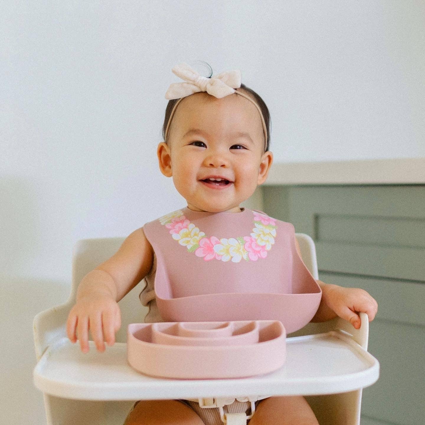 ava oliver Baby wearing Silicone Bib | Flower Lei